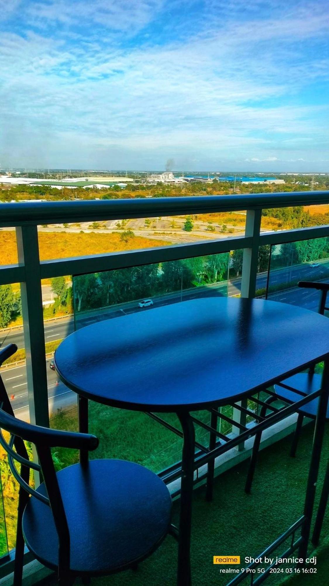 The Aces Crib At Azure North Pampanga Aparthotel Exteriör bild